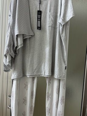 Tahari Light Gray 3-Piece Pajama Set with Patterned Pants
